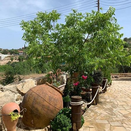 Lofou Traditional House Exterior foto