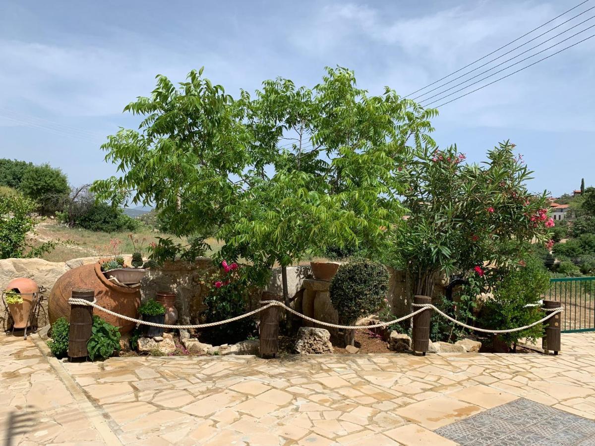 Lofou Traditional House Exterior foto